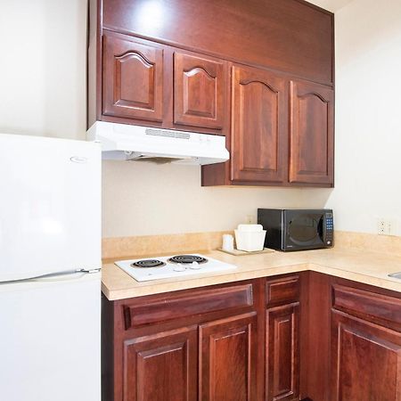 Oyo Townhouse Clute Lake Jackson Buitenkant foto