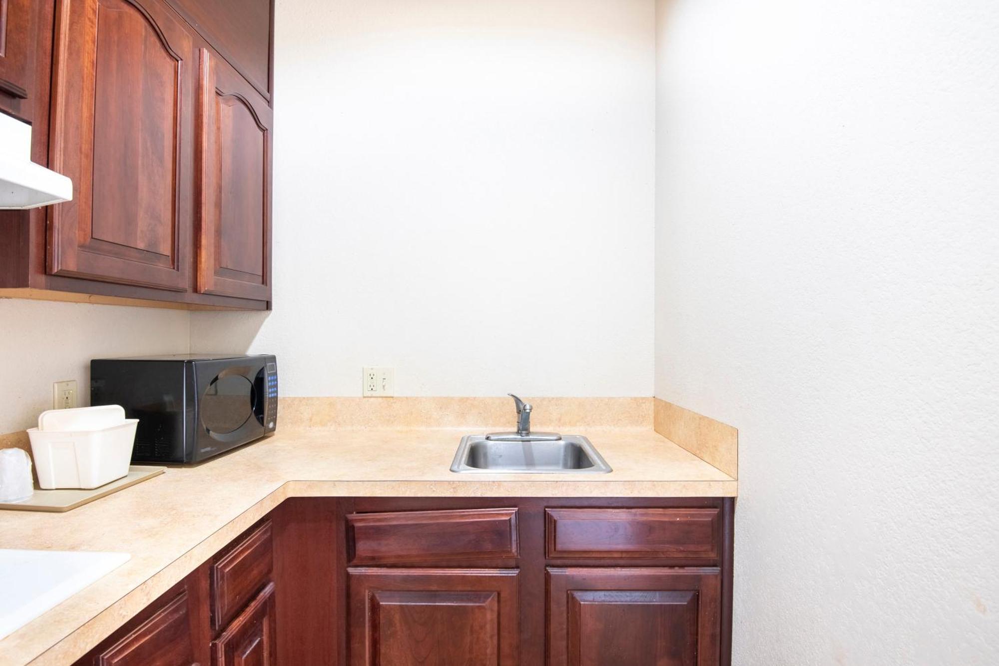 Oyo Townhouse Clute Lake Jackson Buitenkant foto