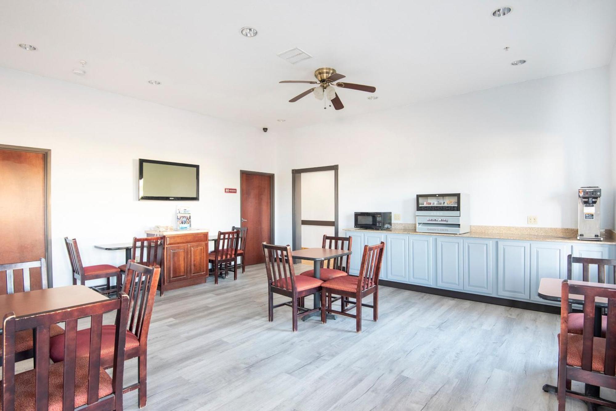 Oyo Townhouse Clute Lake Jackson Buitenkant foto